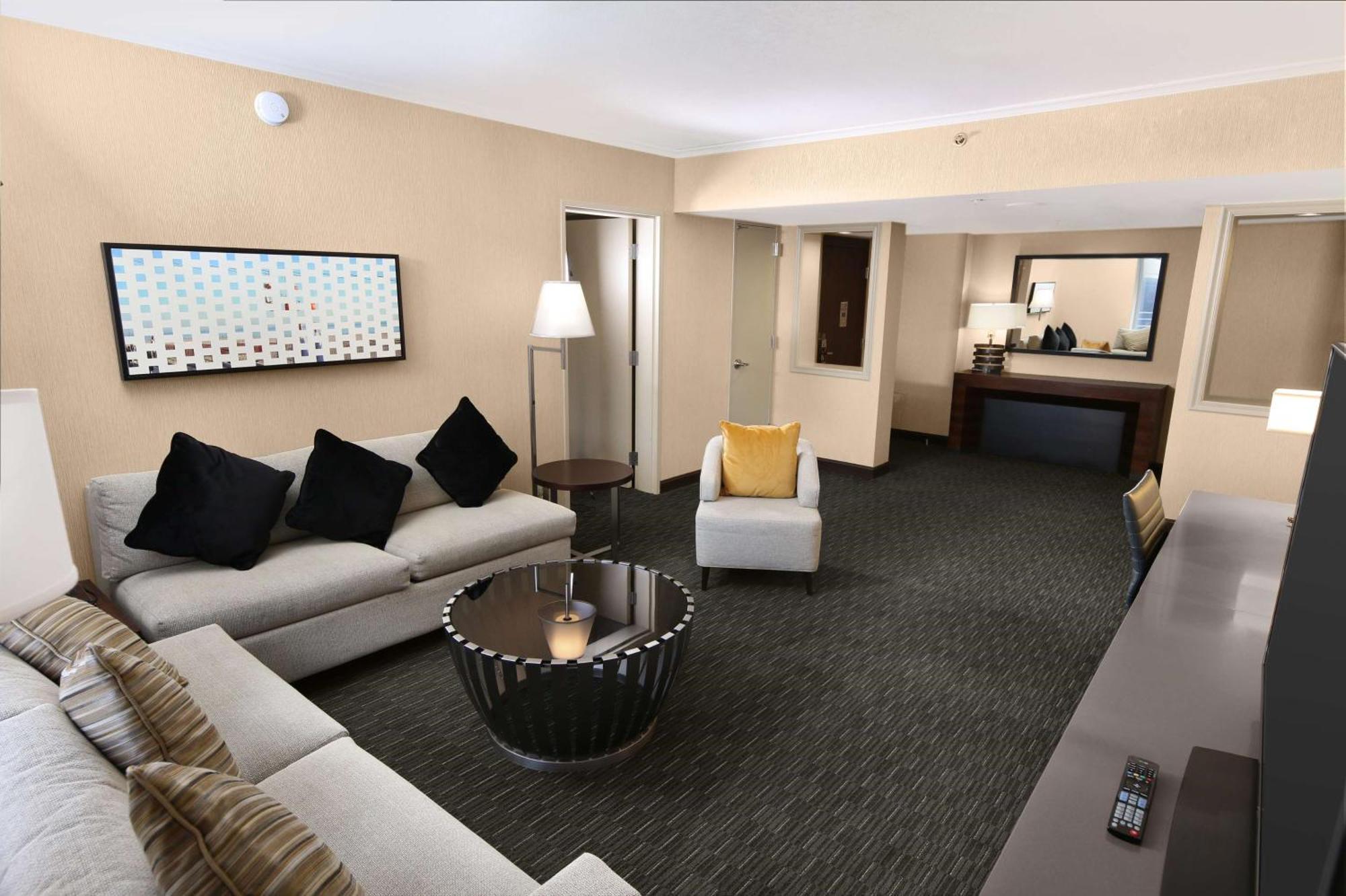 One-Bedroom King Suite,1657146190:JPEG