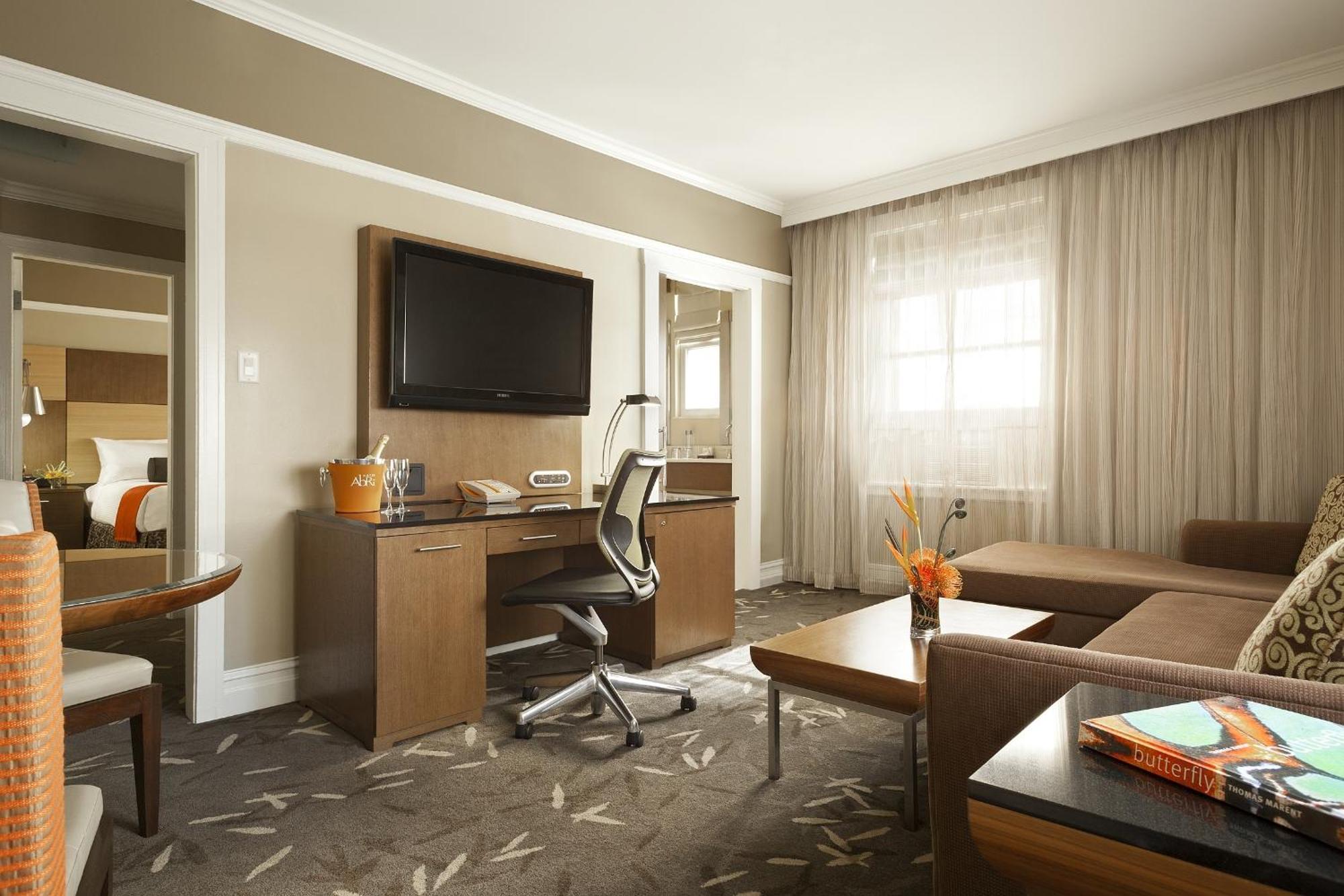 Deluxe Suite,1210211971:JPEG